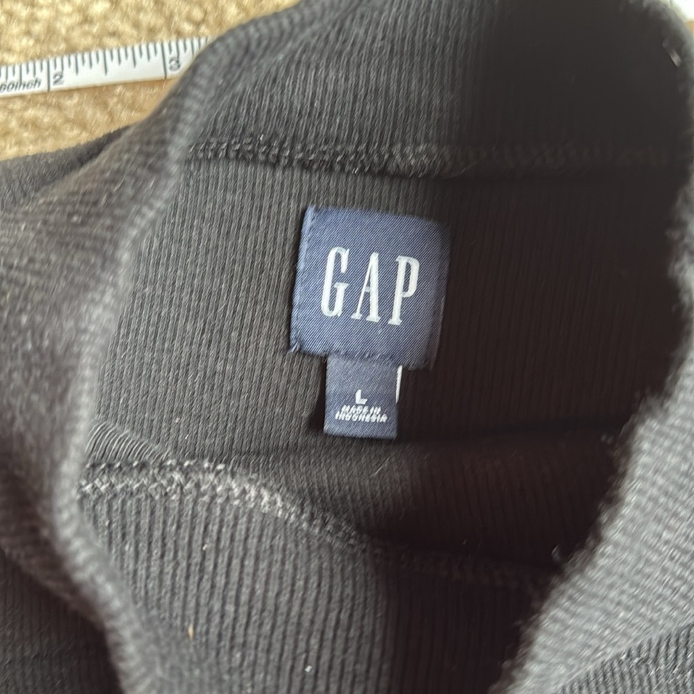 Gap GAP Black Cut Out Long Sleeve Top blouse Short size large - Picture 5 of 5